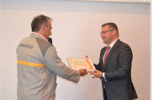 Javier NOVO, Manager of the Renault Batilly plant, and Dariusz KOWALCZYK TOMERSKI, President of the Board of Teltech, Chief Executive Officer : Photo Credit: Communication Renault Batilly