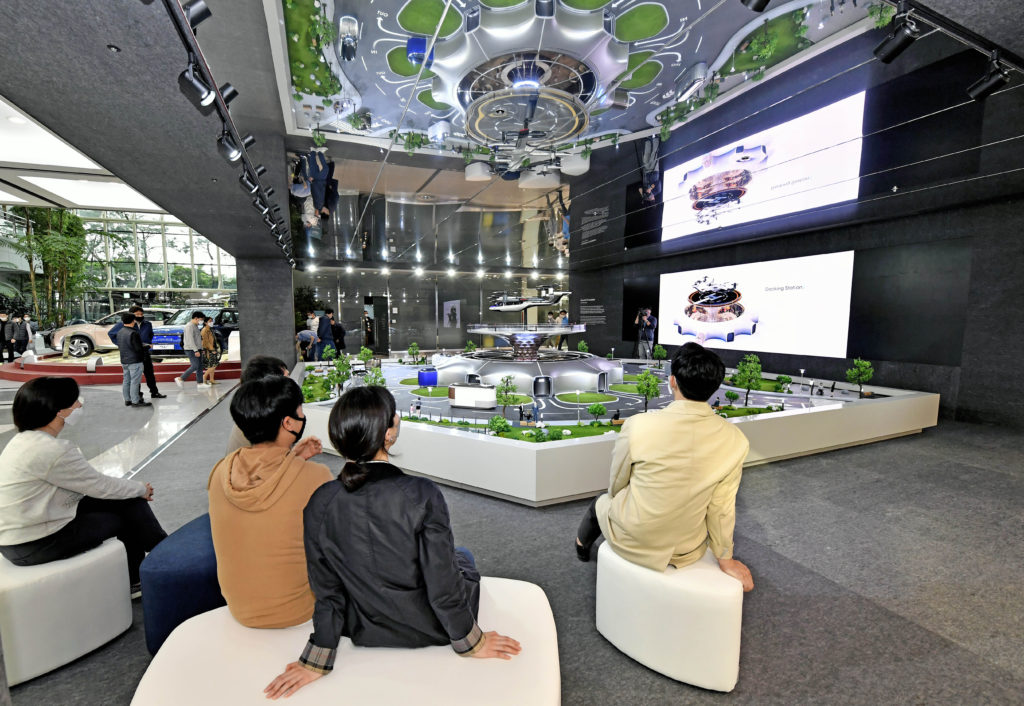 Hyundai showcases miniature model of smart mobility ecosystem ...