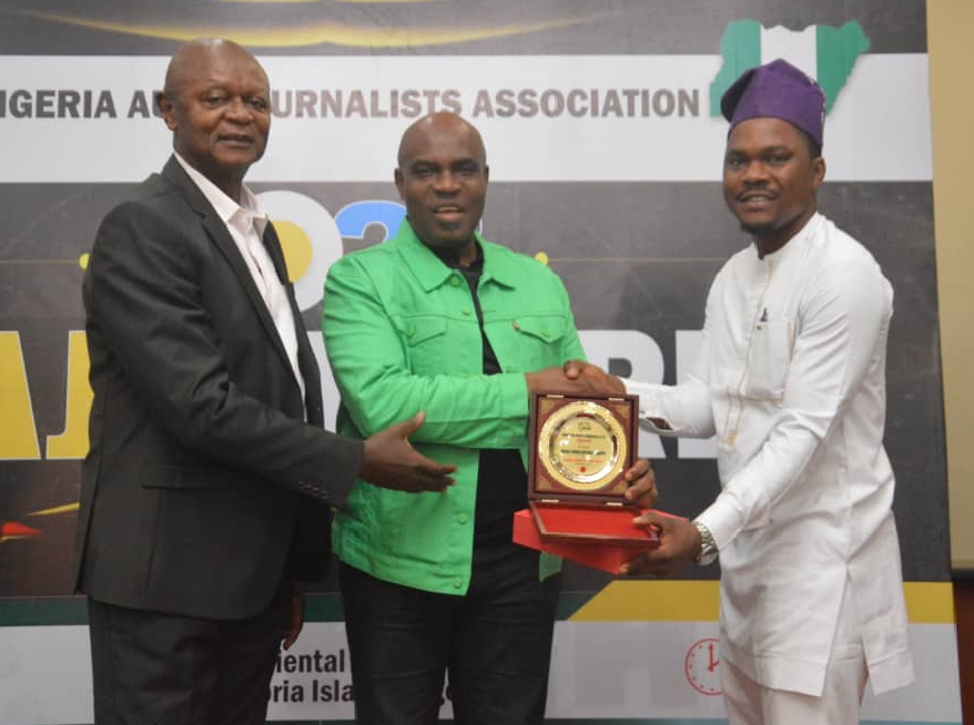 Coscharis Wins at 2023 NAJA Awards - ..:: AUTO REPORT AFRICA